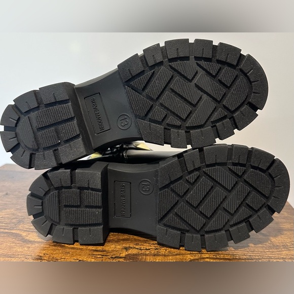 Steve Madden Little/Big Girls JSugarr  Stud Belt Ankle Boots NWT Various… - Picture 6 of 9